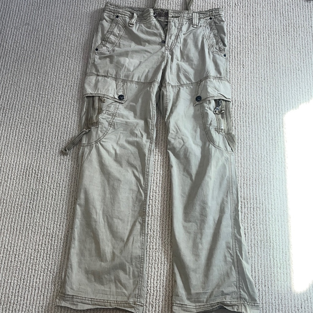 Y2k beige cargo pants Men’s cargo pockets and zippers